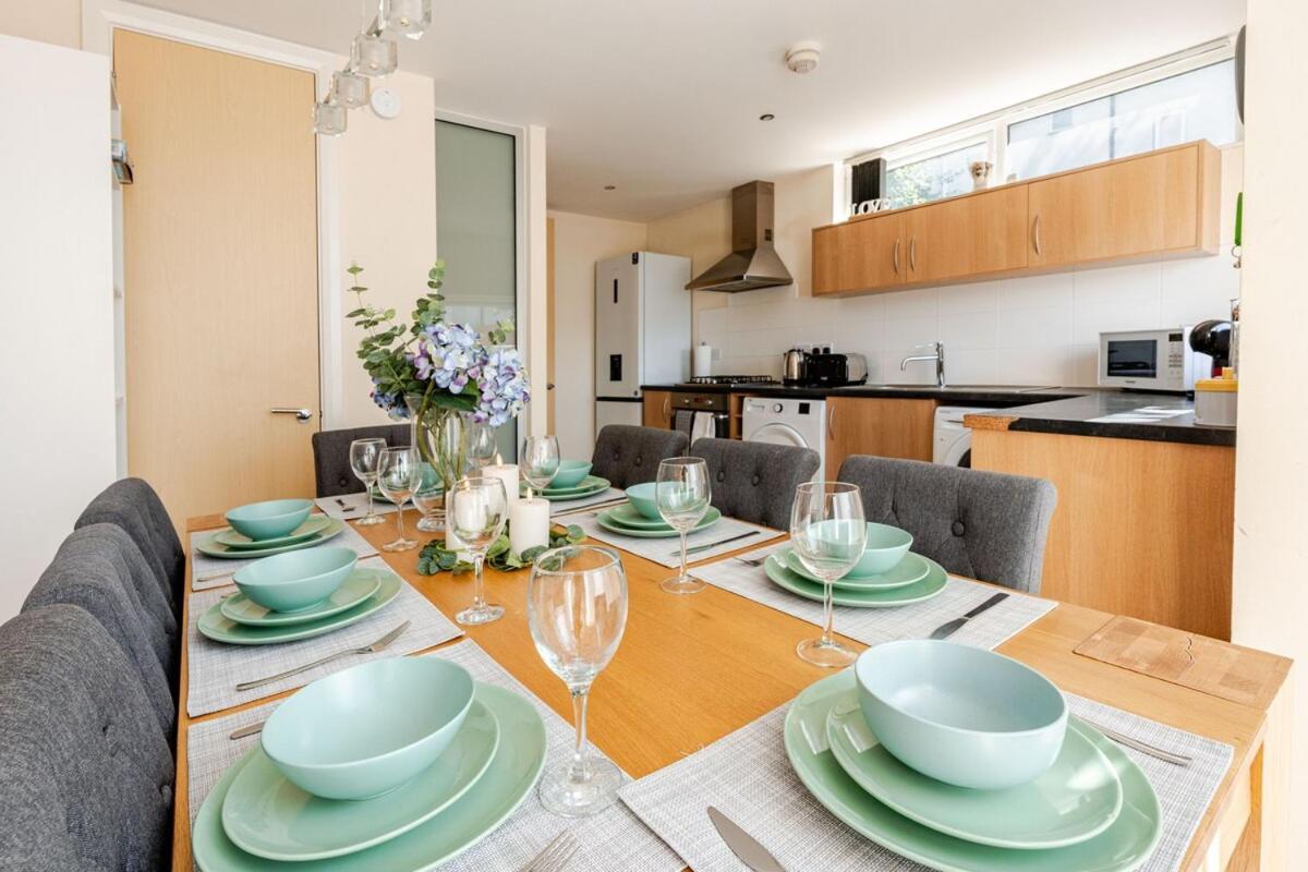 Comfortable 3-Storey House With Free Car Parking Mánchester Exterior foto